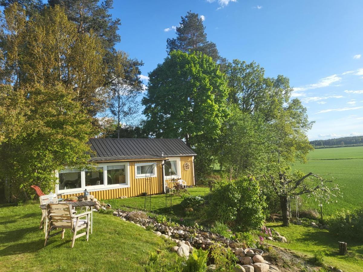 Tanten I Tumbo Hus Pa Landet Med Utsikt Kvicksund Exterior photo