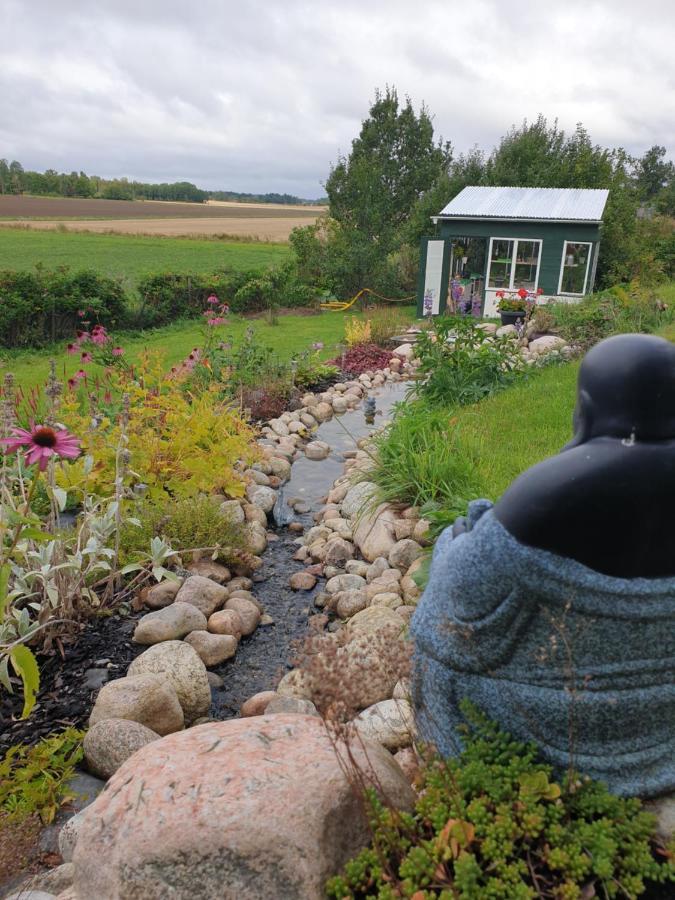 Tanten I Tumbo Hus Pa Landet Med Utsikt Kvicksund Exterior photo